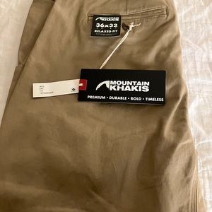 Men’s Mountain Khakis pants. Teton style, relaxed fit. Brand new, never worn .